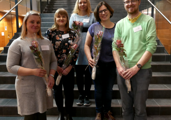 Kieliasaintuntijat ry:n hallituksten valittiin Marjo-Leea Alapuranen (vas.), Anni Korpiluoma, Suvi Seikkula, Anitta Malmberg ja Ian Mac Eochagáin.